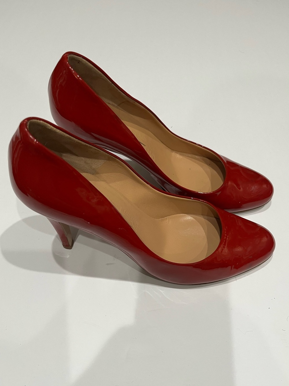 Salvatore Ferragamo Red Patent Leather‎ Round-Toe Pumps Sz. 8 - Picture 2 of 6